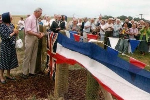 Edmund Vestey officially opening Magog Down, June 1993